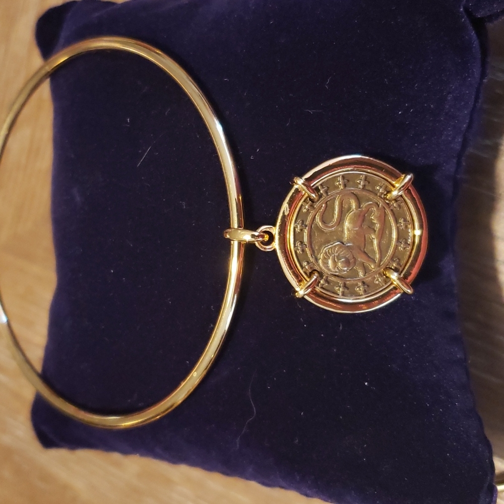 Bracelets - Picture 3 of 7